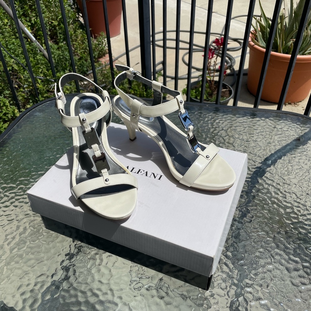 Alfani Off white sandals with silver accents Excellent condition